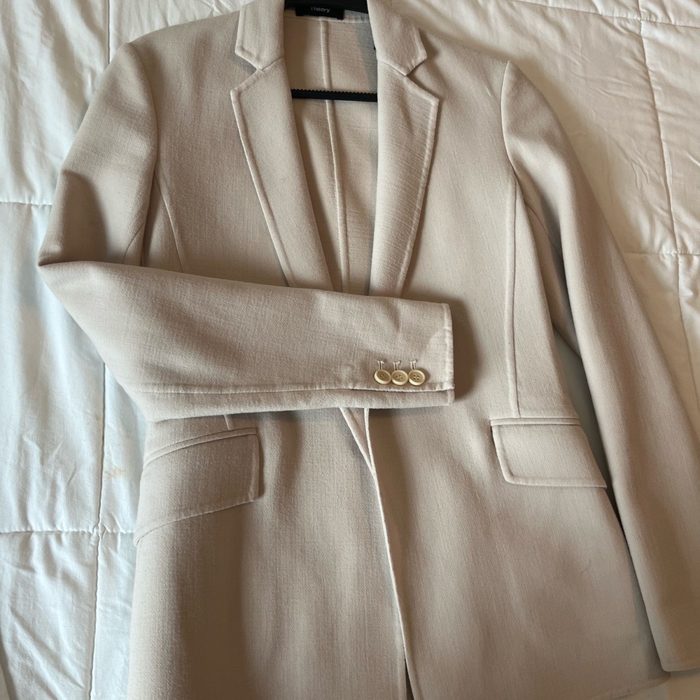 Never worn Theory Cream Tailored Blazer Jacket